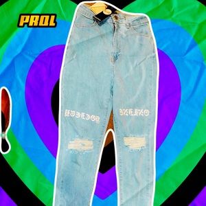 Distressed Skinny Jeans With Thigh Print